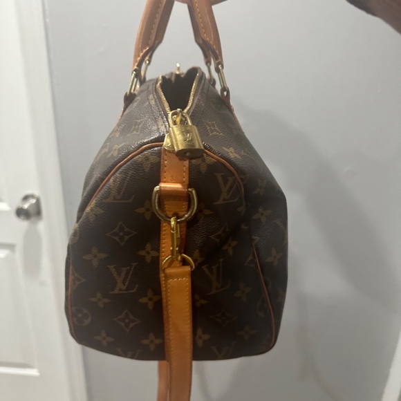 Louis Vuitton Monogram Canvas Crossbody Bag - Picture 3 of 4